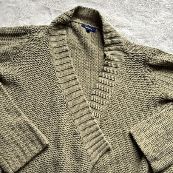 Reitmans Green Knit Cropped Cardigan Medium - Picture 2 of 10